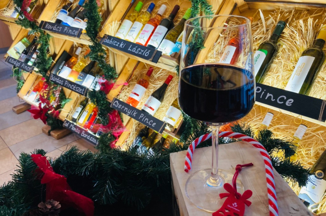 Ajándékozd a Mátra ízeit – válogass 17 borászat prémium tételei közül, pinceáron!